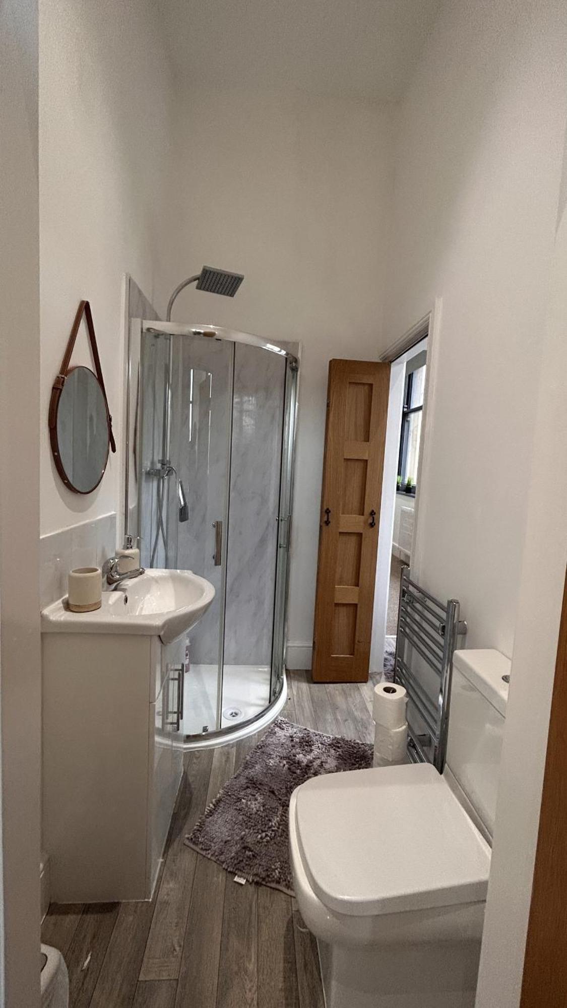 Cozy 1-Bedroom Apartment In The Heart Of Barnsley Town Centre Exterior foto